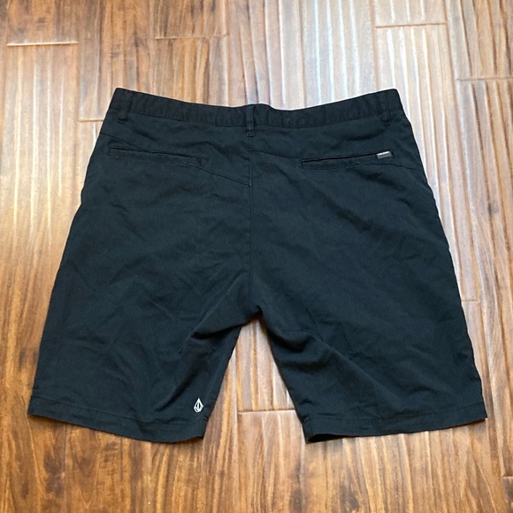 Men's Volcom Black Shorts - Picture 2 of 3